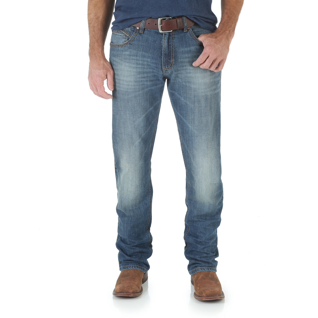 Wrangler Men's Retro Slim Fit Straight Leg Jeans - Cottonwood