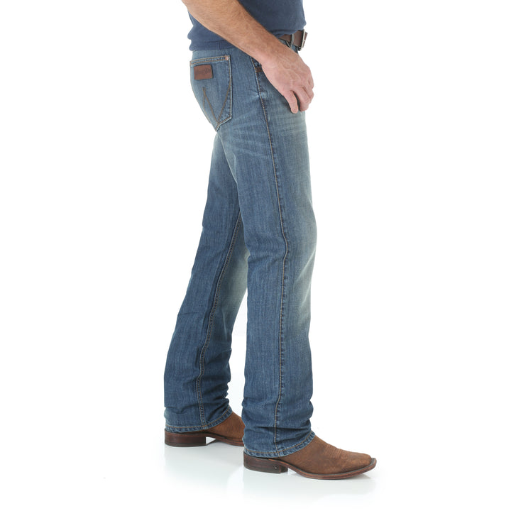 Wrangler Men's Retro Slim Fit Straight Leg Jeans - Cottonwood