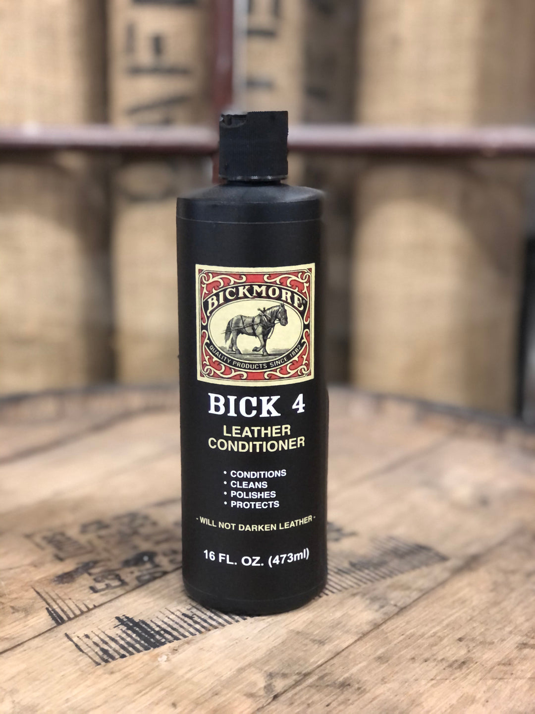 Bick 4 Leather Conditioner and Leather Cleaner 8 oz - Will Not Darken  Leather - Safe For All Colors of Leather Apparel, Furniture, Jackets,  Shoes